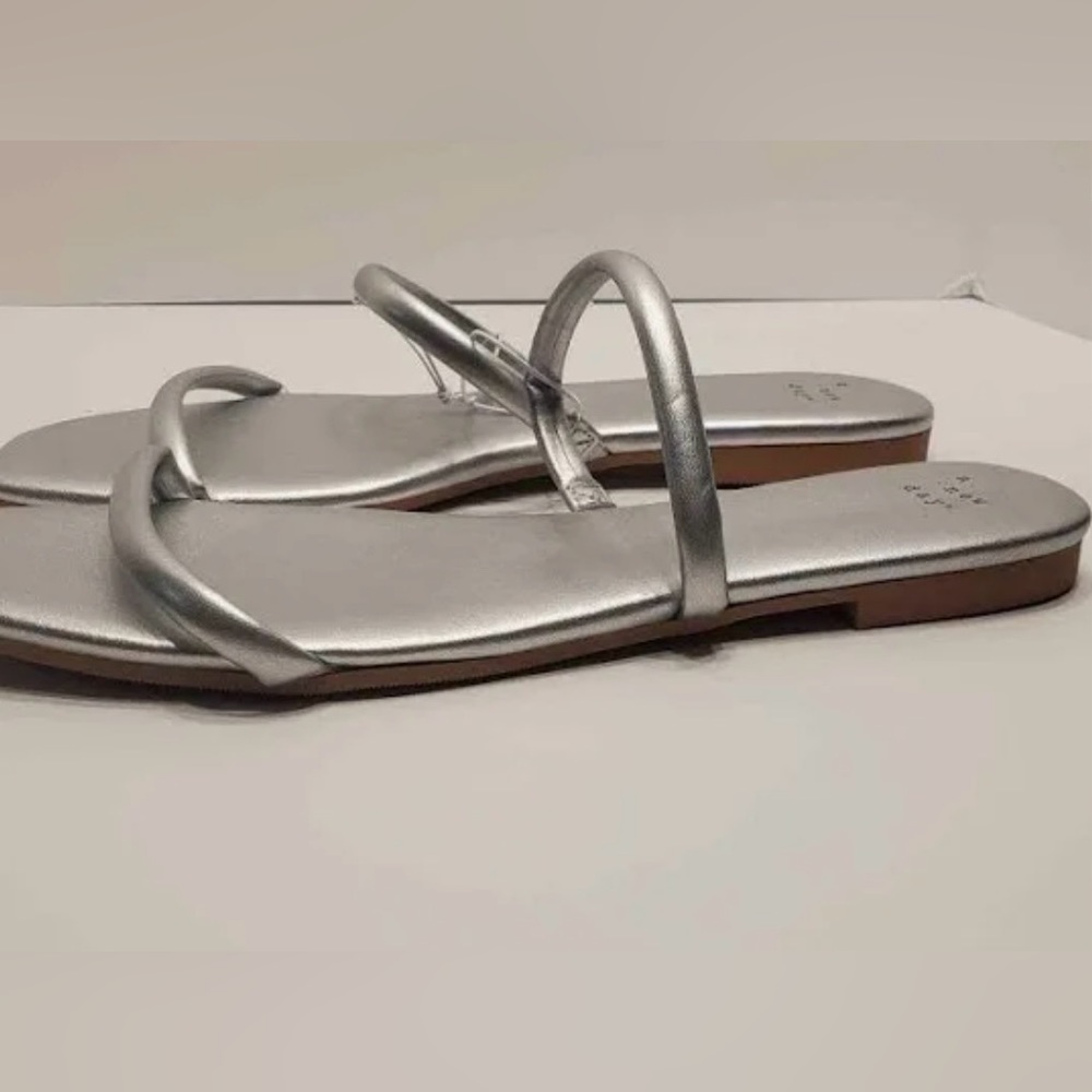 NWT - Winnie Skinny Strap Sandals - 8.5W (Wide Width). - Picture 12 of 12
